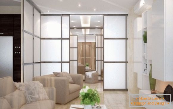 Posuvné dvere medzi kuchyňou a obývacou izbou - fotografia v dizajne bytu