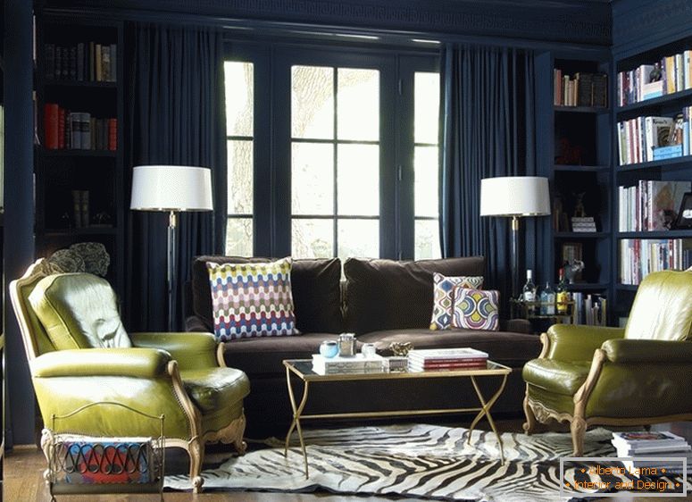 Interiér obývacej izby v tmavo modrých odtieňoch