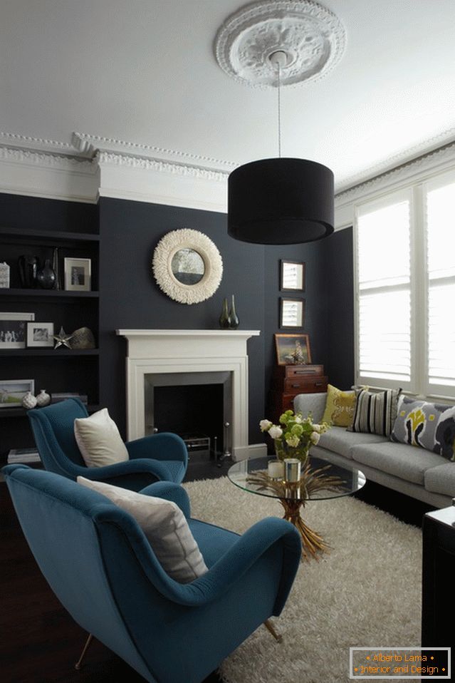 Čierna farba v interiéri modernej obývacej izby