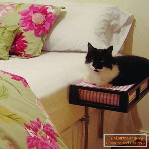 Nočný stolík s miestom pre mačku