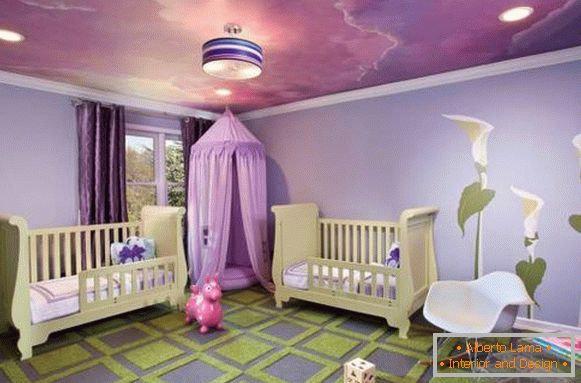 Fialová farba vo vnútri detskej izby