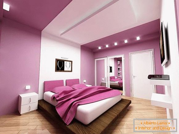 Moderný dizajn spálne v jasnej fialovej farbe