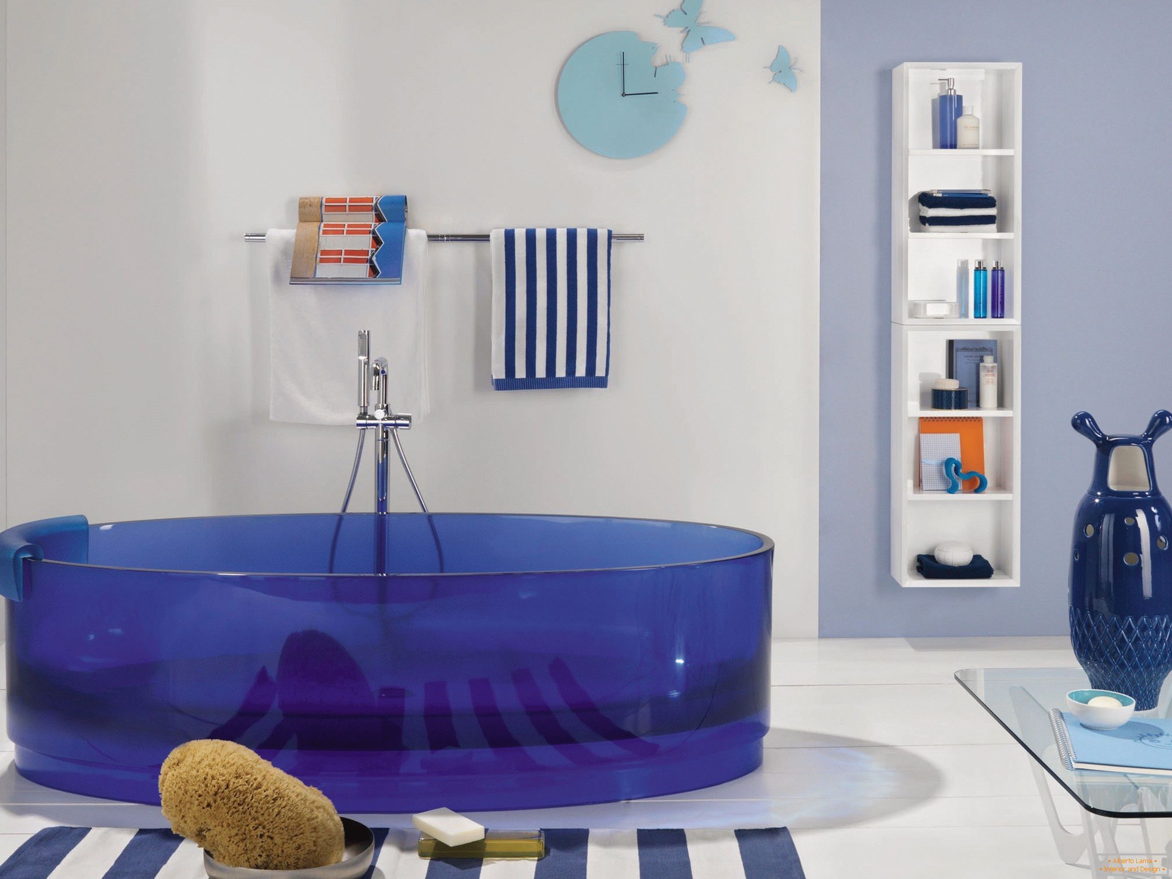 Kúpeľ v modrých farbách