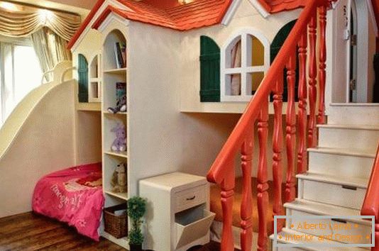 Krásny hrad pre dievčatá detskej izby