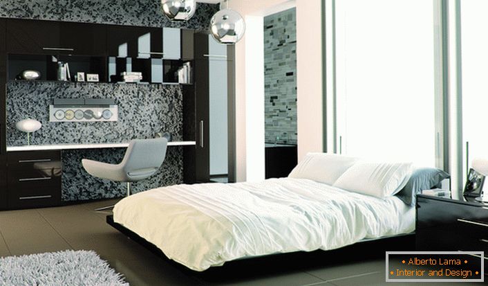 Pri návrhu spálňového nábytku s lesklým povrchom sa úspešne kombinuje s matnými stenami.