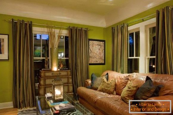 Malá obývacia izba so zelenými stenami