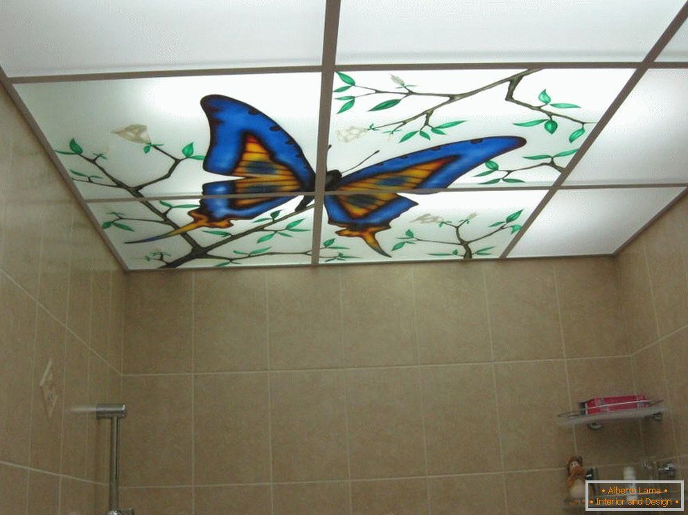 Falošný strop v kúpeľni