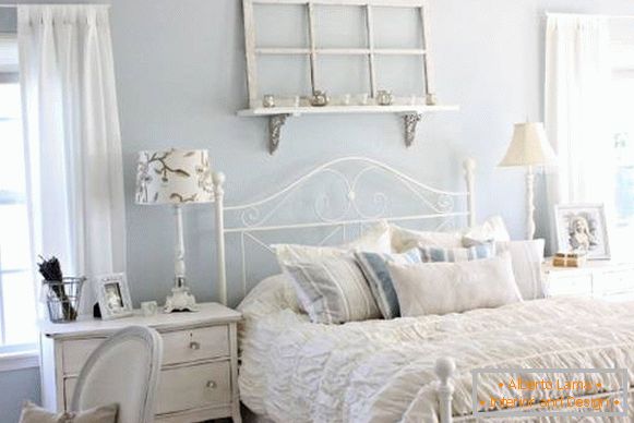Modrá izba v štýle elegantného elegantného