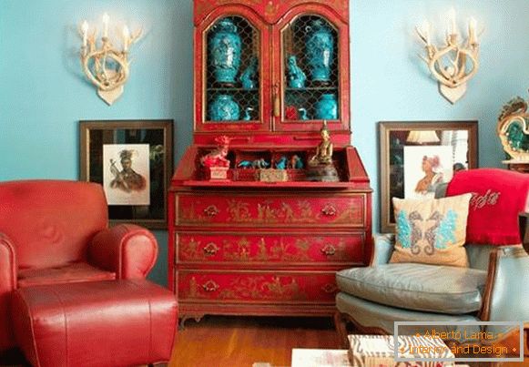 Jasné bufety v interiéri obývacej izby - fotografia je červená