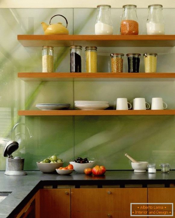 Foto kuchyne so sklenenou priehradkou priehľadná