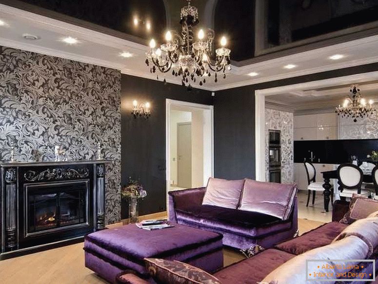 Obývacia izba s fialovou pohovkou