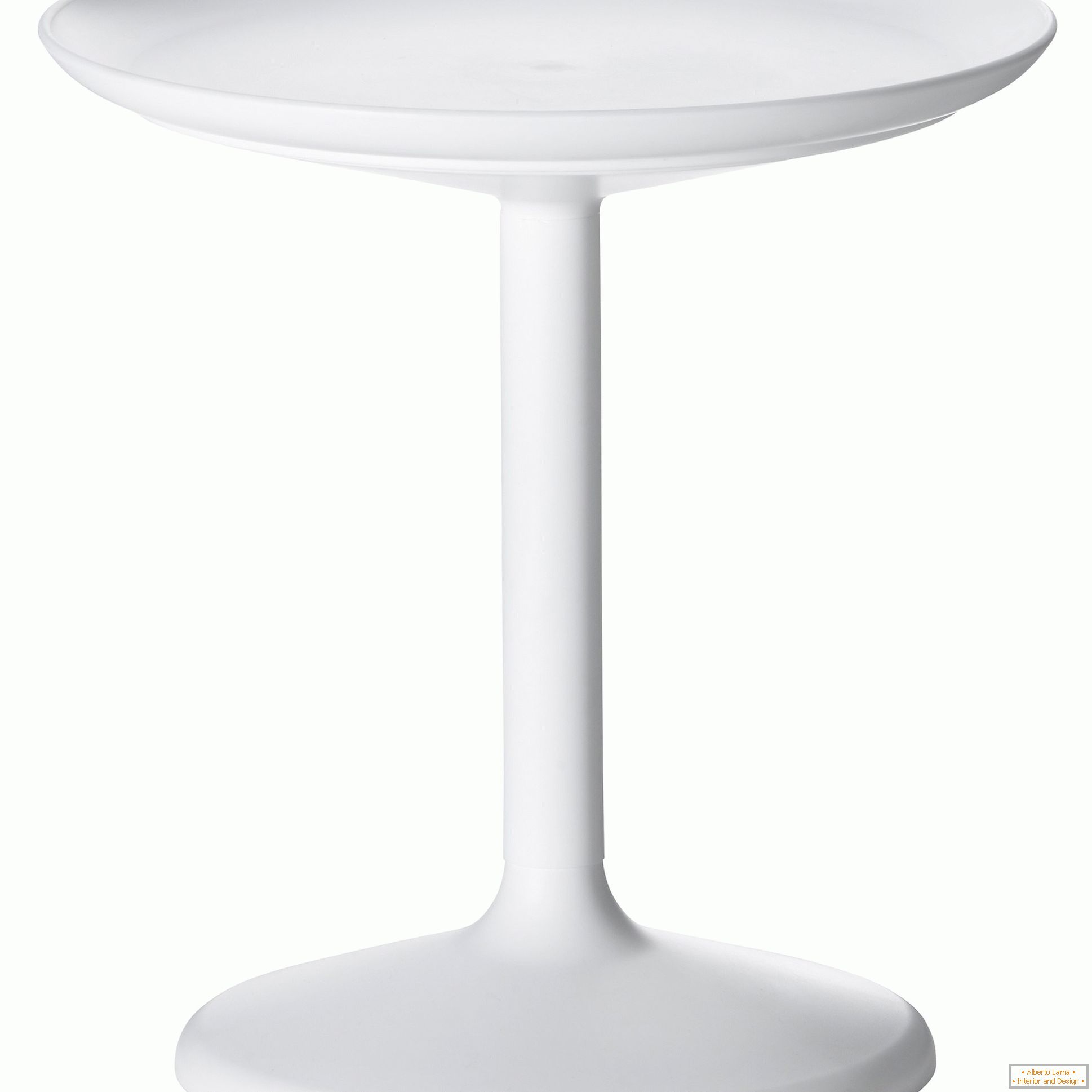 Stôl so širokou a stabilnou základňou