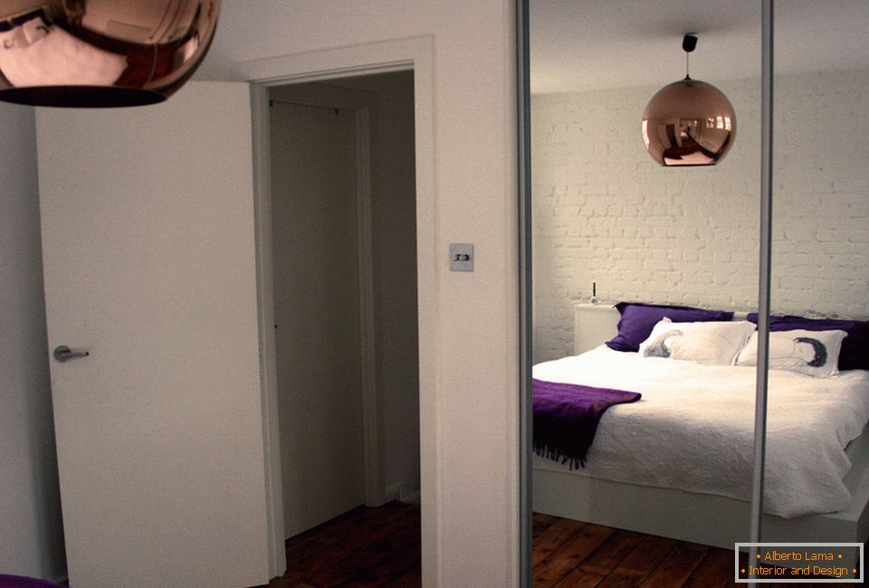Spálňa malého bytu v Londýne