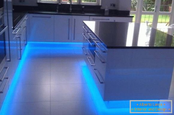 LED osvetlenie podlahy v kuchyni