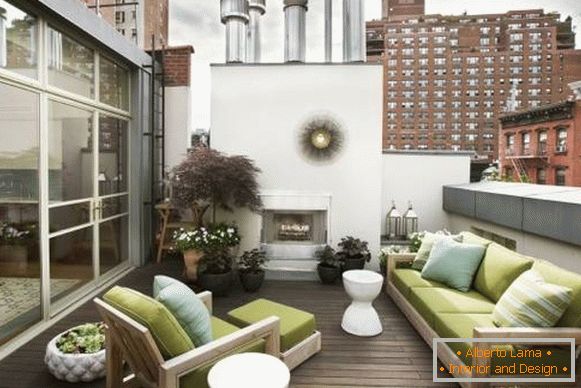 Krásne terasy - fotografie vo výškovej budove s apartmánmi
