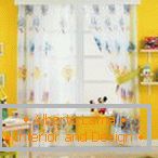 Detská izba so žltými stenami