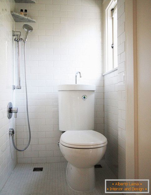 Kompaktná kúpeľňa v bielej farbe
