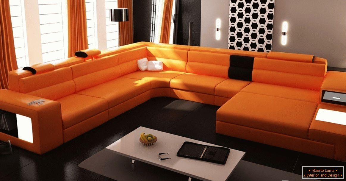 Oranžová pohovka v prísnej obývacej izbe