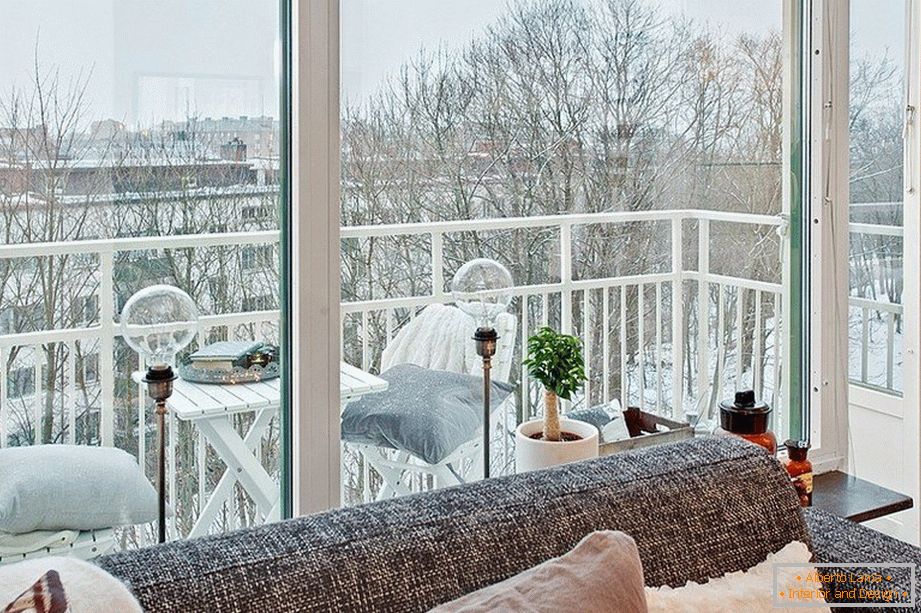 Apartmán s rozlohou 29 metrov štvorcových s vysokými stropmi v Göteborgu