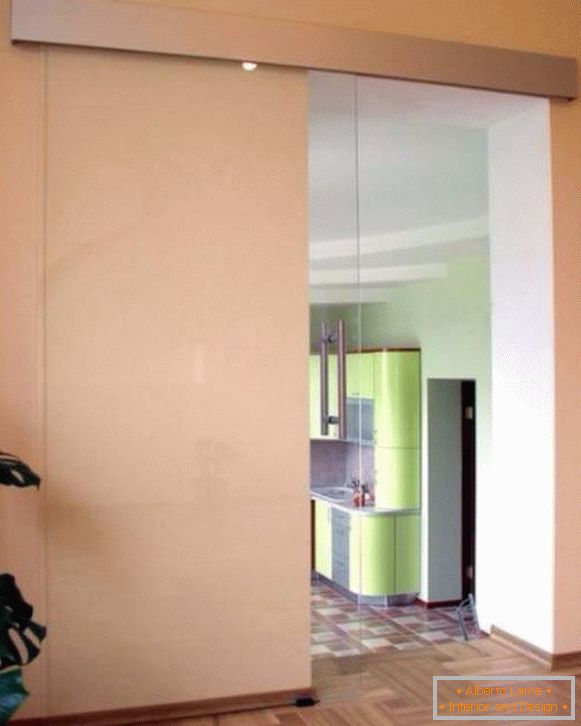 Priehľadné sklenené dvere do kuchyne - možnosť posuvu