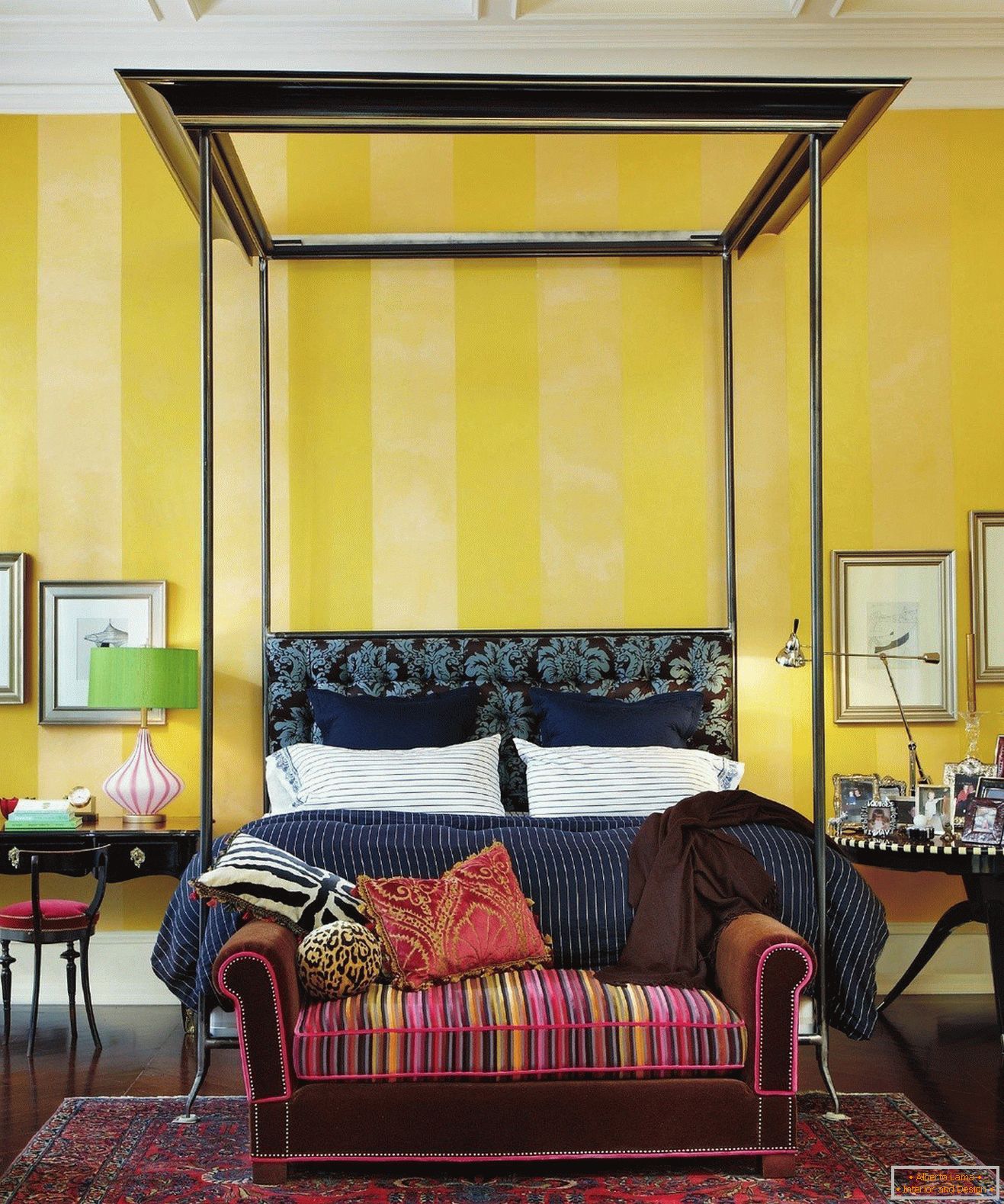Žltá farba v interiéri спальни